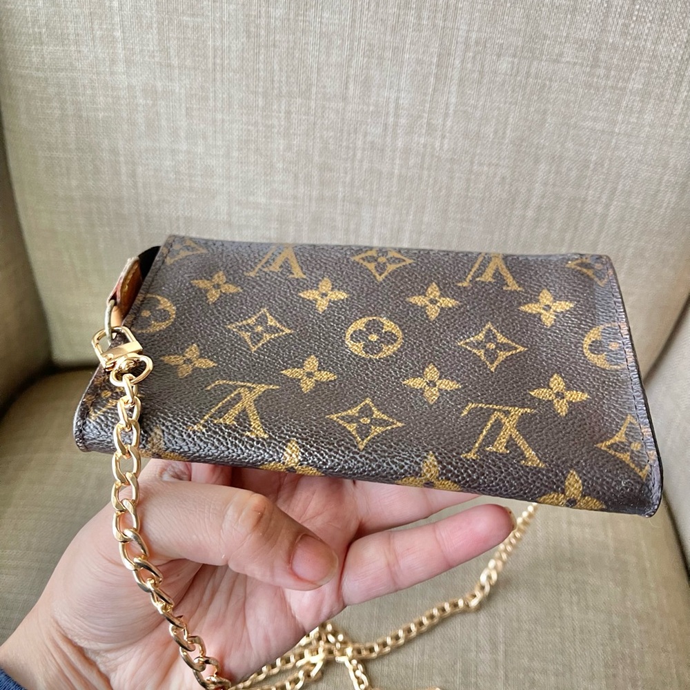 Authentic Louis Vuitton monogram wristlet pouch (7D136) - Picture 4 of 13